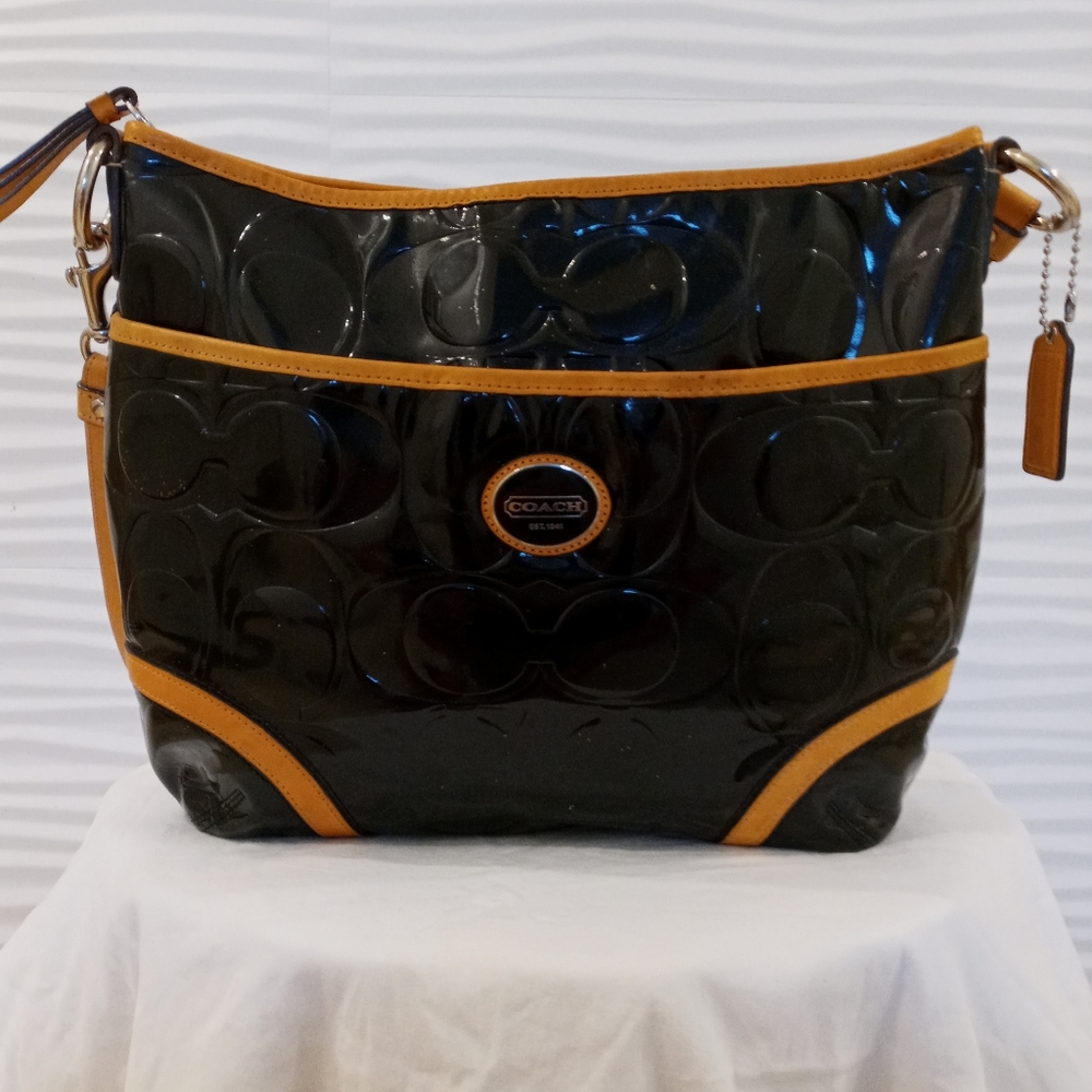 Coach beautiful patent leather handbag